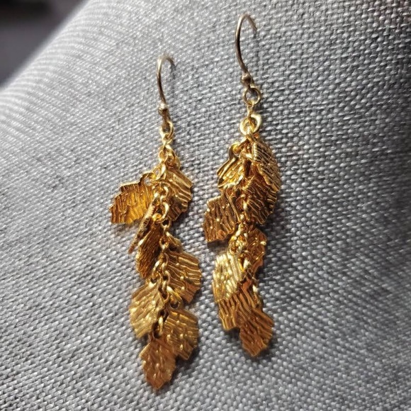 Stella & Dot Jewelry - LIKE NEW! Stella & Dot Leaf Earrings